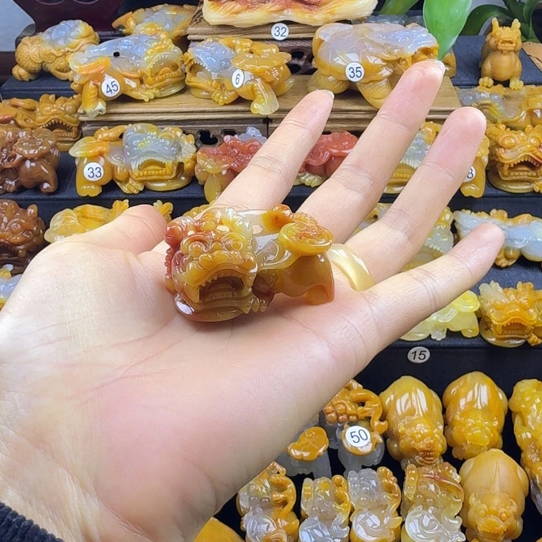 石英质玉（黄龙玉）未镶嵌颈饰