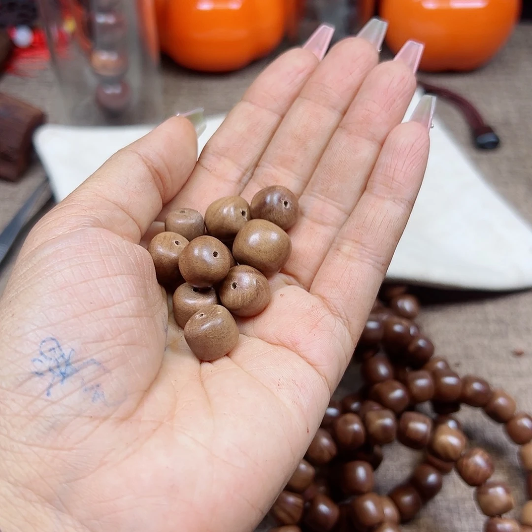 木鸿*印度老山檀香沉水黑肉1.2瑕疵