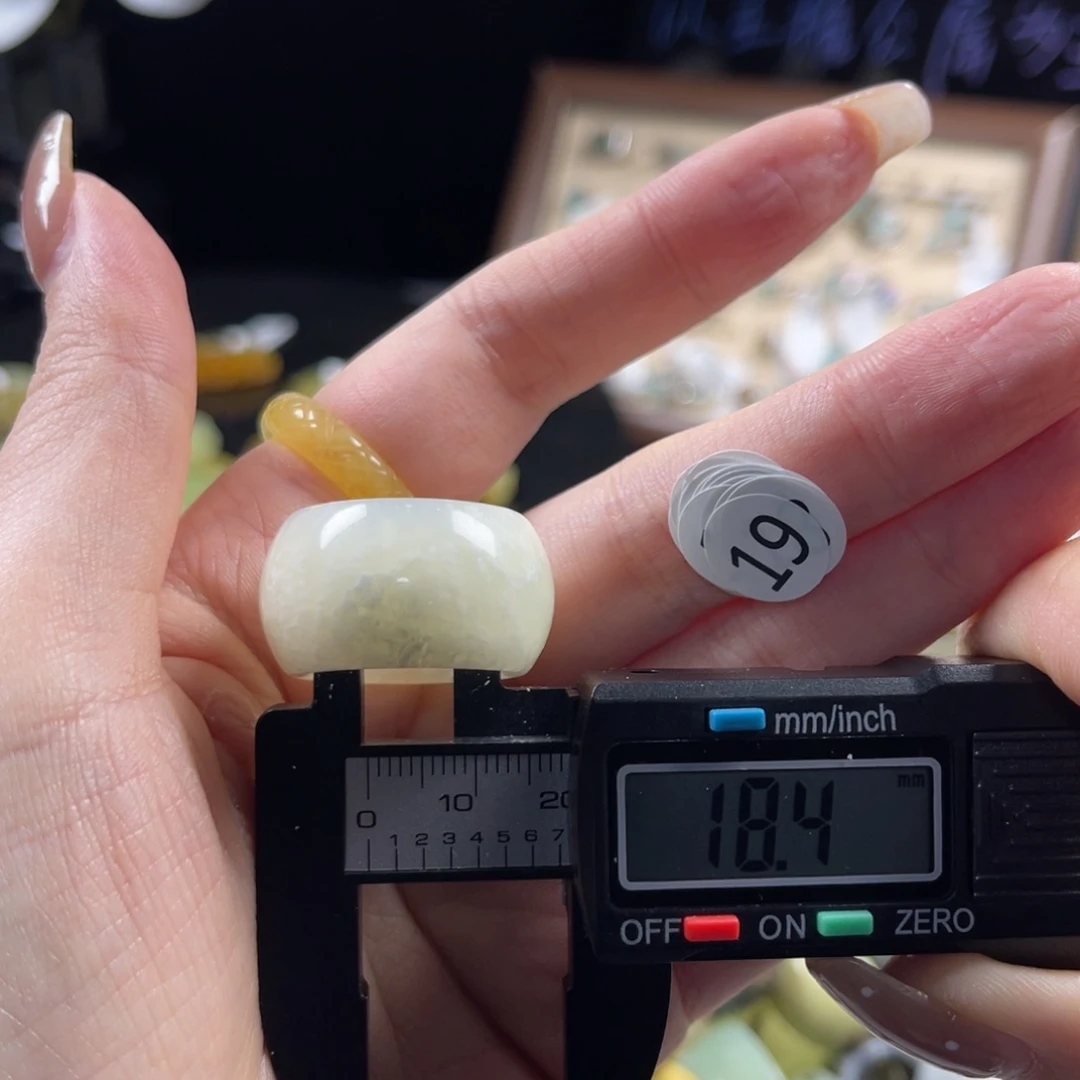 蛇纹石玉未镶嵌戒指