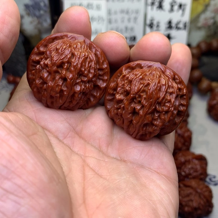 文玩核桃把件因***.汉高楼