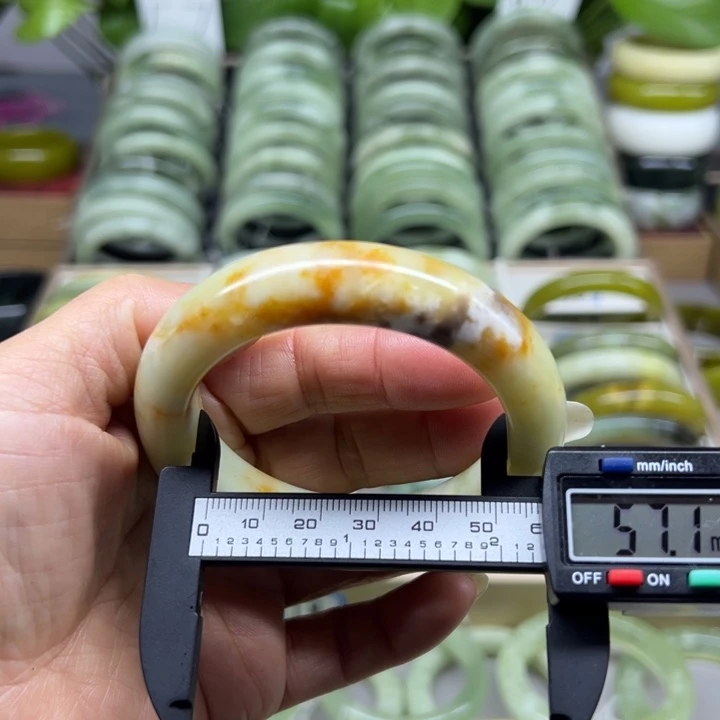 蛇纹石玉未镶嵌手镯40