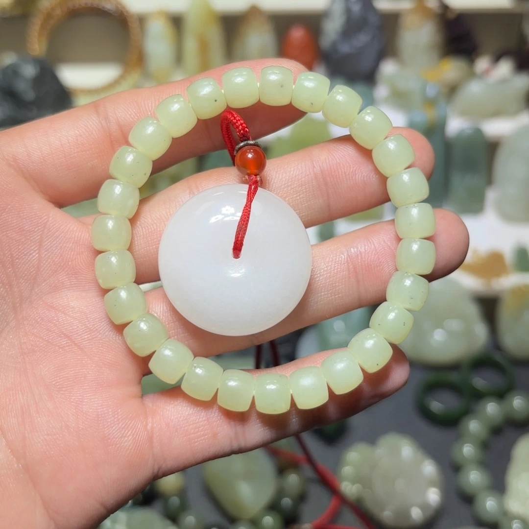 尚***方和田玉未镶嵌颈饰