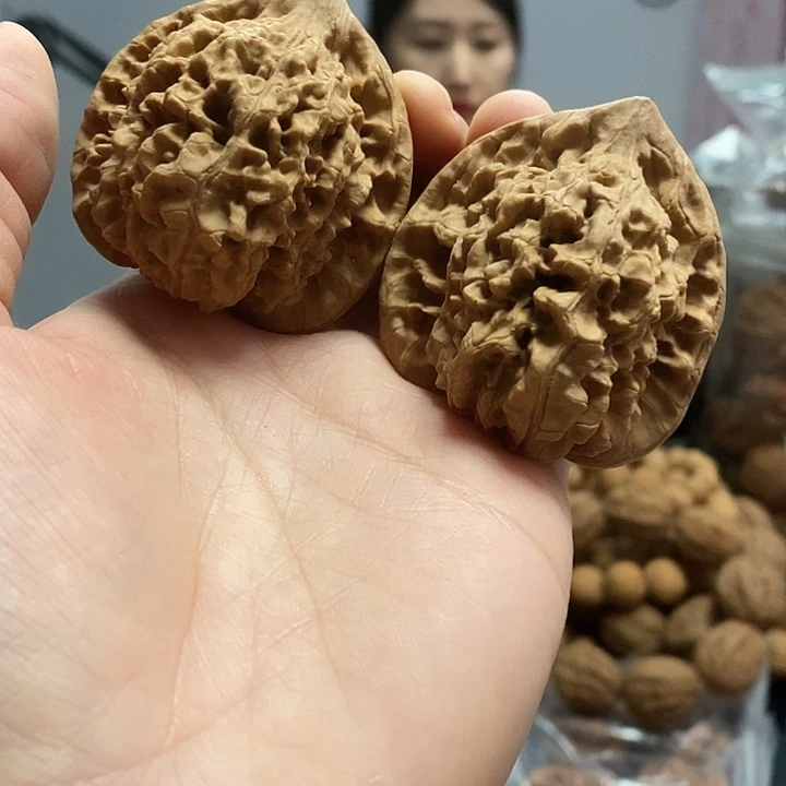 文玩核桃把件47.5麒麟纹官帽