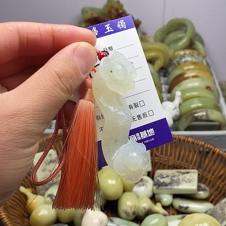 未镶嵌蛇纹石玉颈饰
