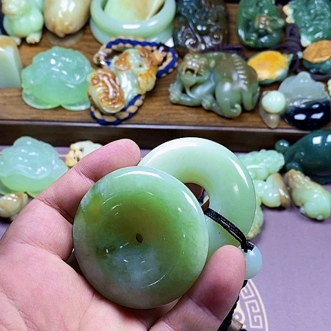 合金蛇纹石玉颈饰