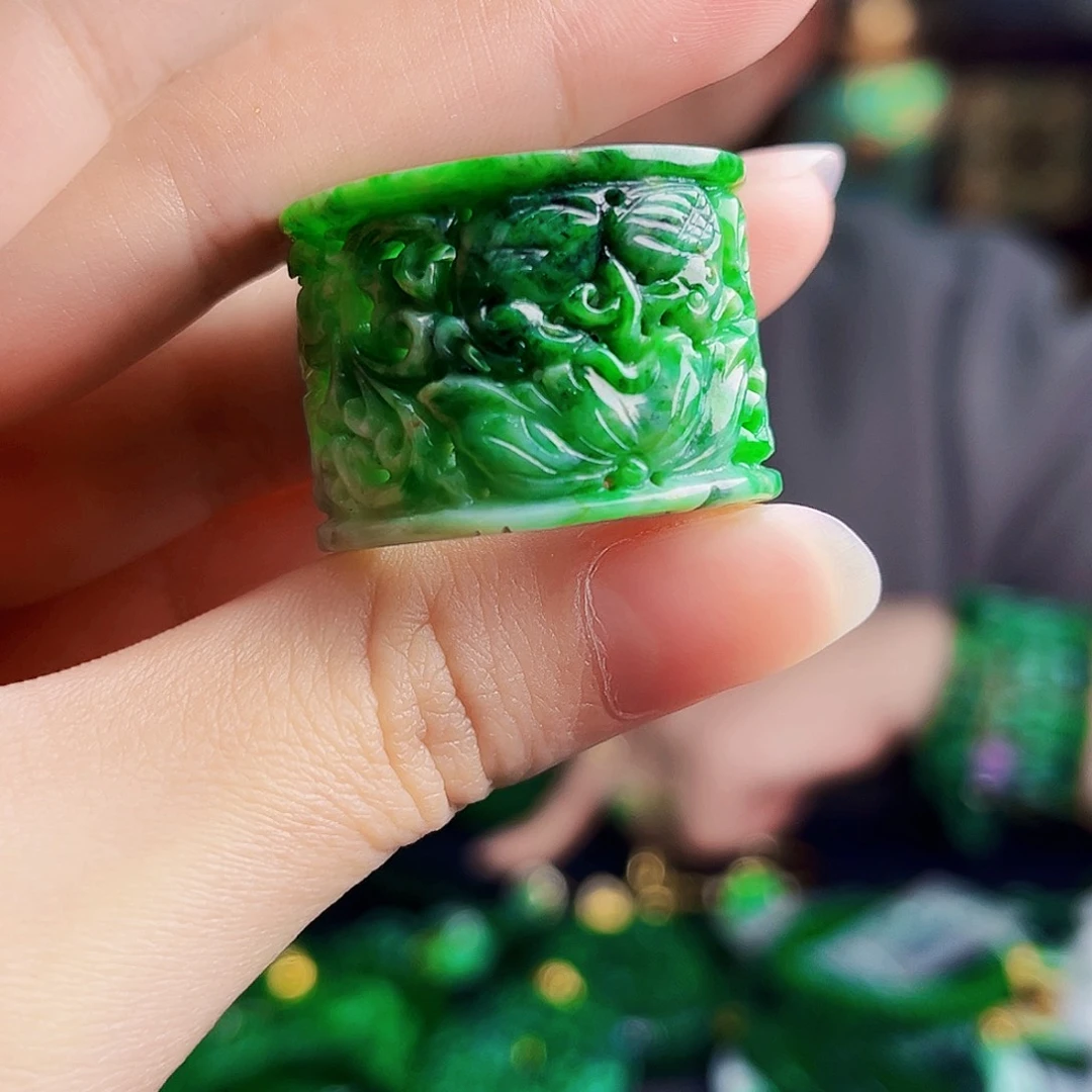 颈饰未镶嵌翡翠多样性