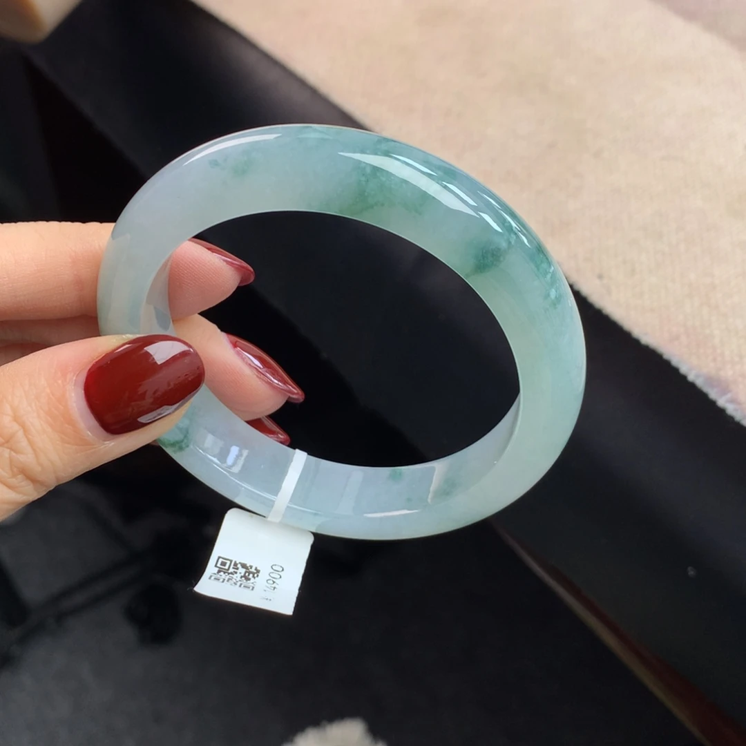 翡翠未镶嵌手镯飘花