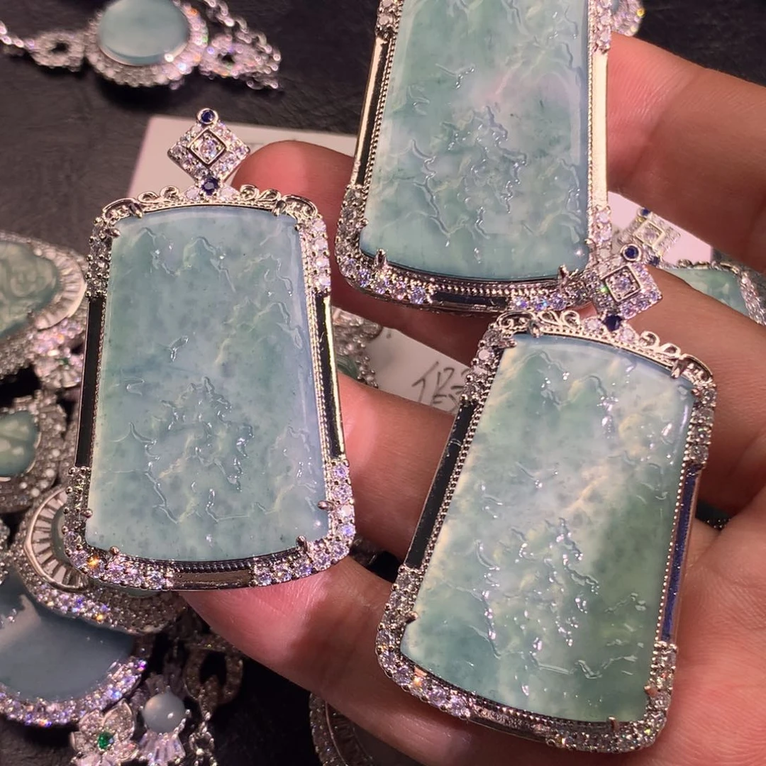 翡翠颈饰未镶嵌山水