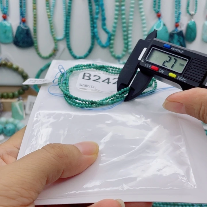 绿松石未镶嵌颈饰