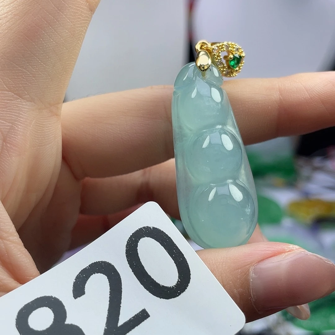 翡翠未镶嵌吊坠(赠链)