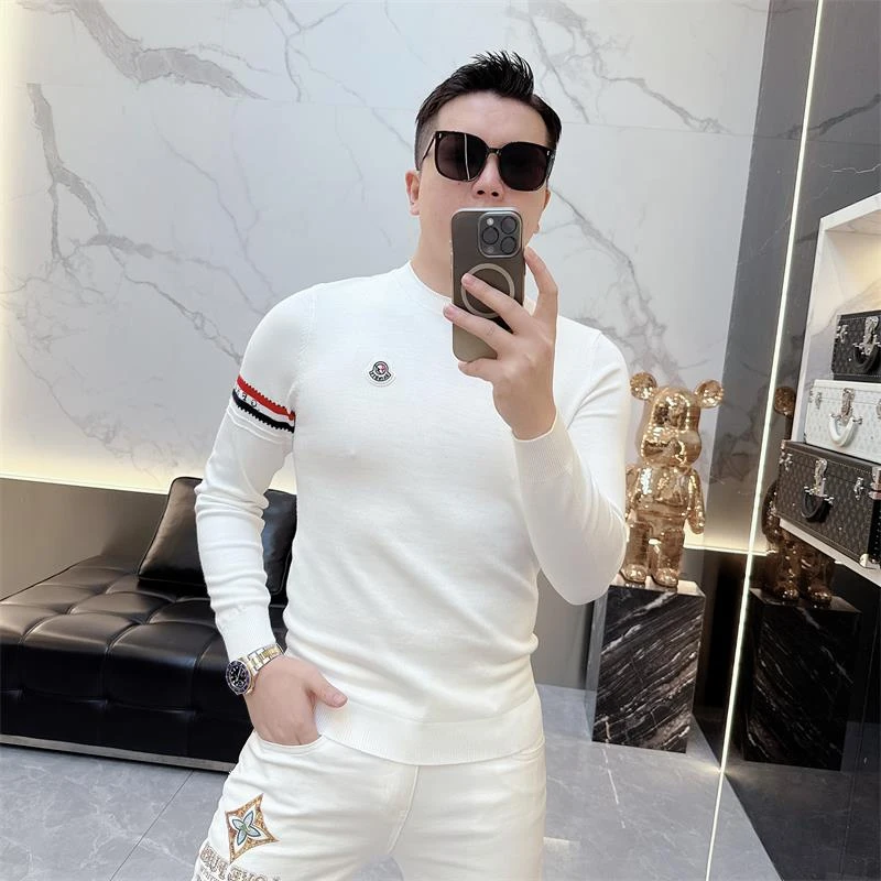 2025秋冬新款男士欧货条纹徽章针织衫男士时尚个性圆领长袖毛衣潮