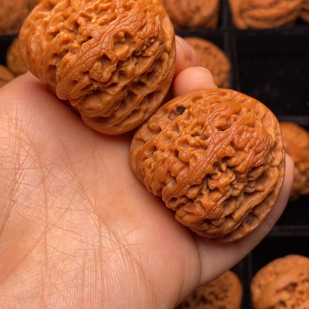 文玩核桃把件秦岭野生核桃