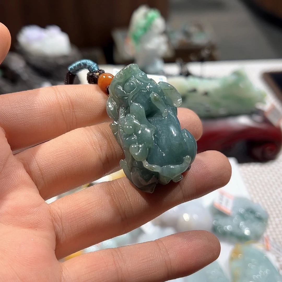翡翠未镶嵌颈饰挂件