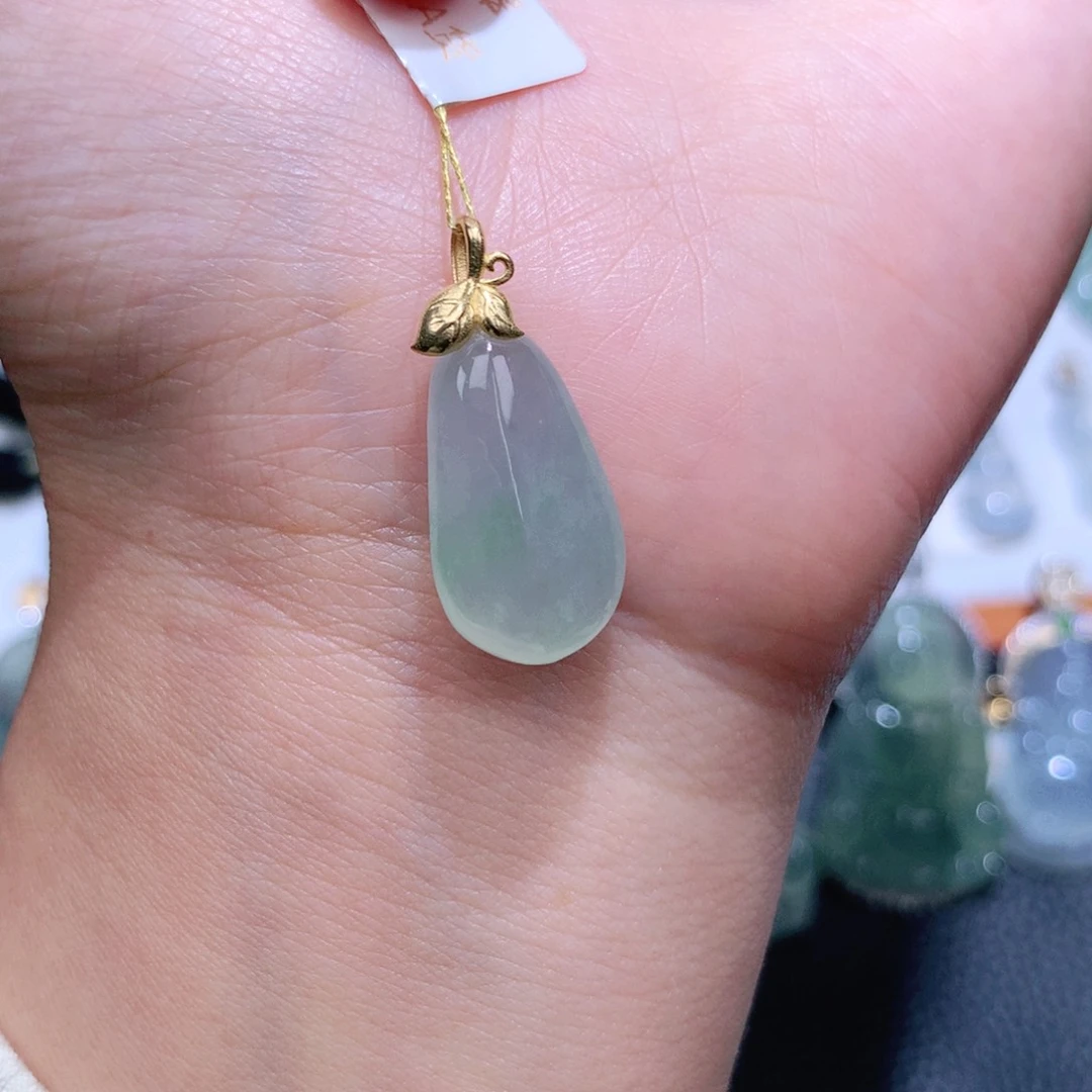 颈饰18K金镶嵌翡翠福瓜