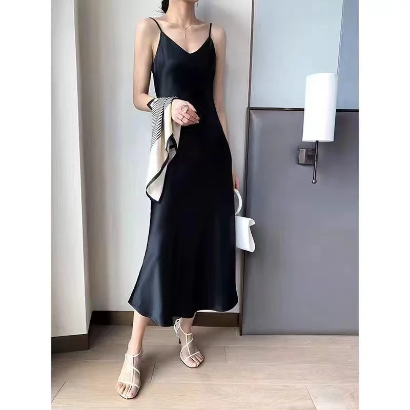 萍萍名品.25春季新款性感V领长裙缎面吊带连衣裙26226-1