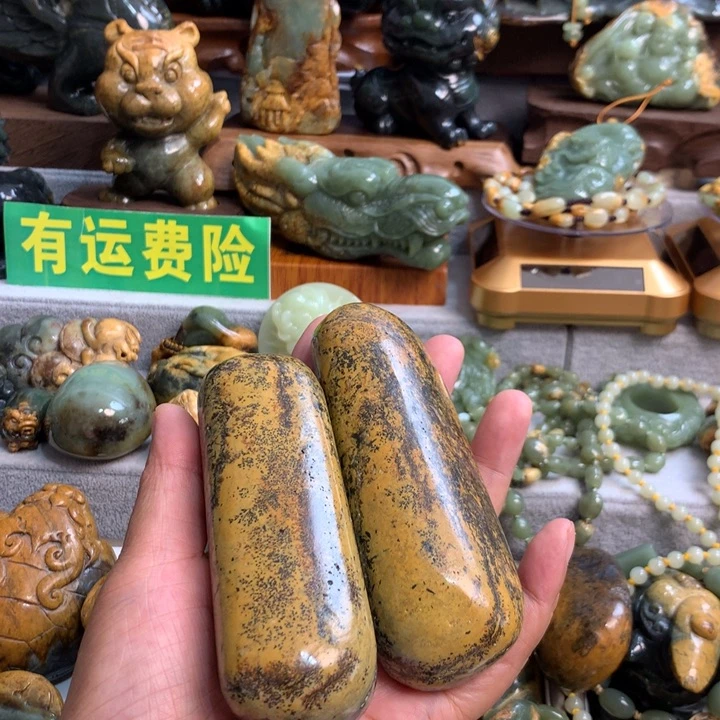 你***生岫岩河磨玉（透闪石质玉）未镶嵌把件