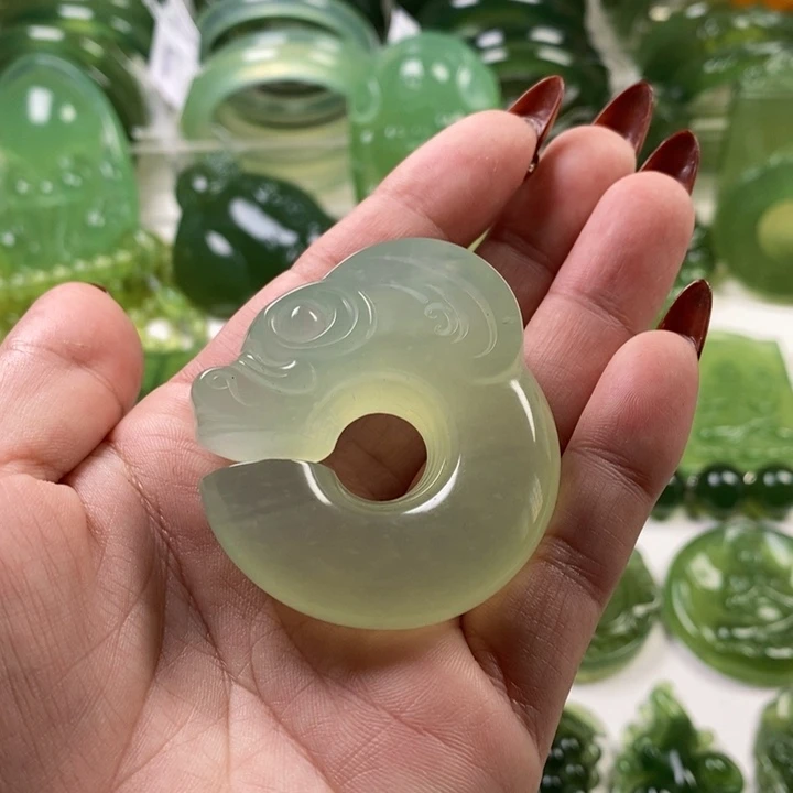 未镶嵌蛇纹石玉颈饰