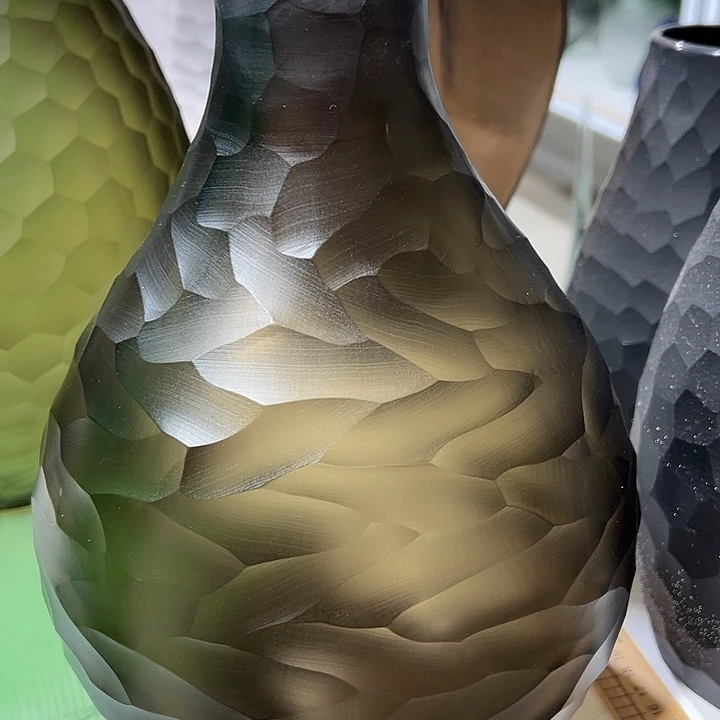 咖色磨刻花瓶花器高28口4