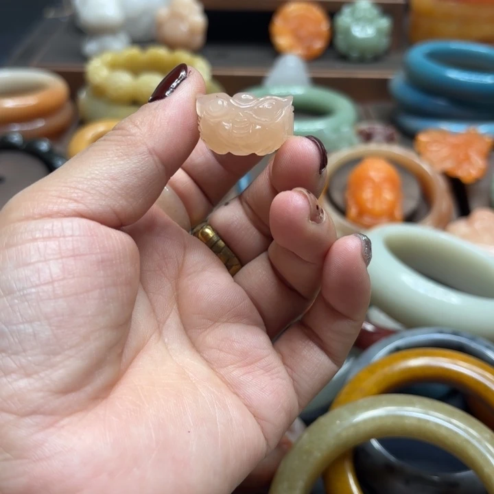 瑀***彤石英质玉未镶嵌手镯