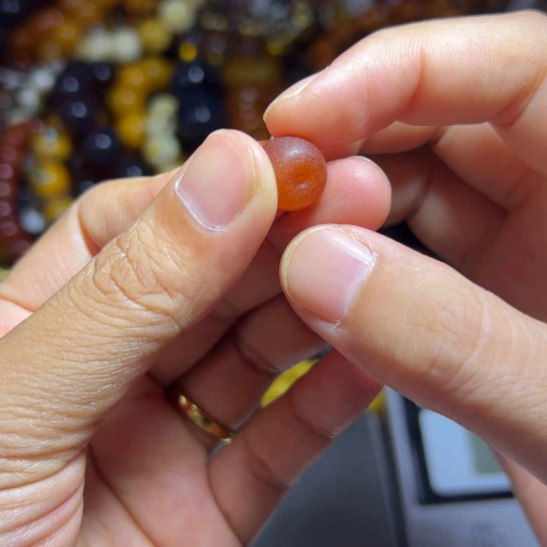 未镶嵌琥珀珠宝奇石50