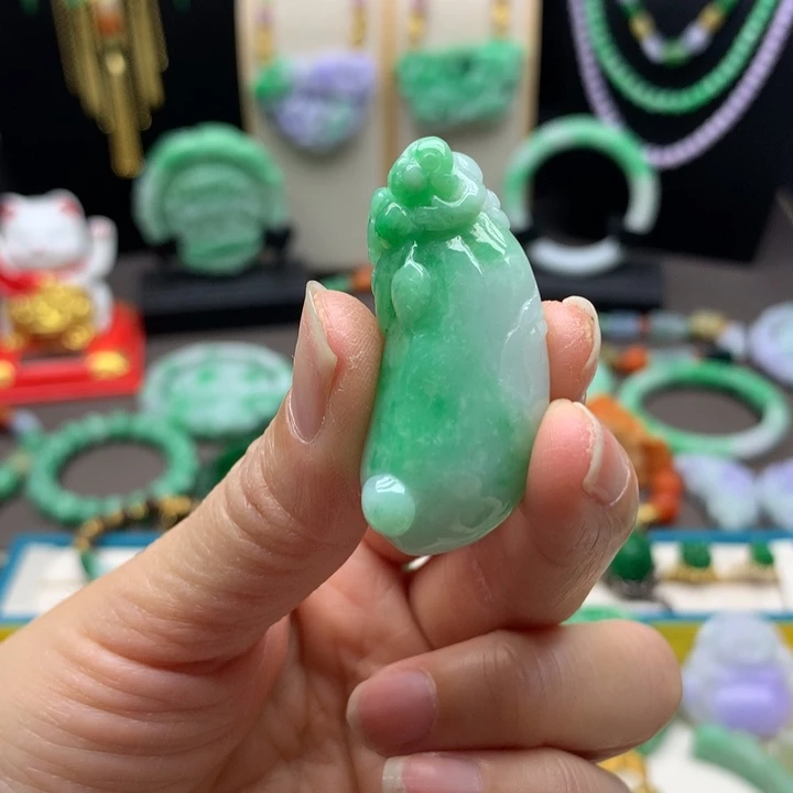 翡翠未镶嵌颈饰翡翠福瓜