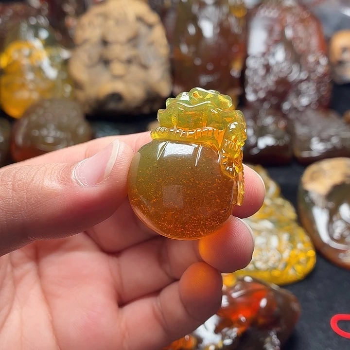 琥珀未镶嵌颈饰121