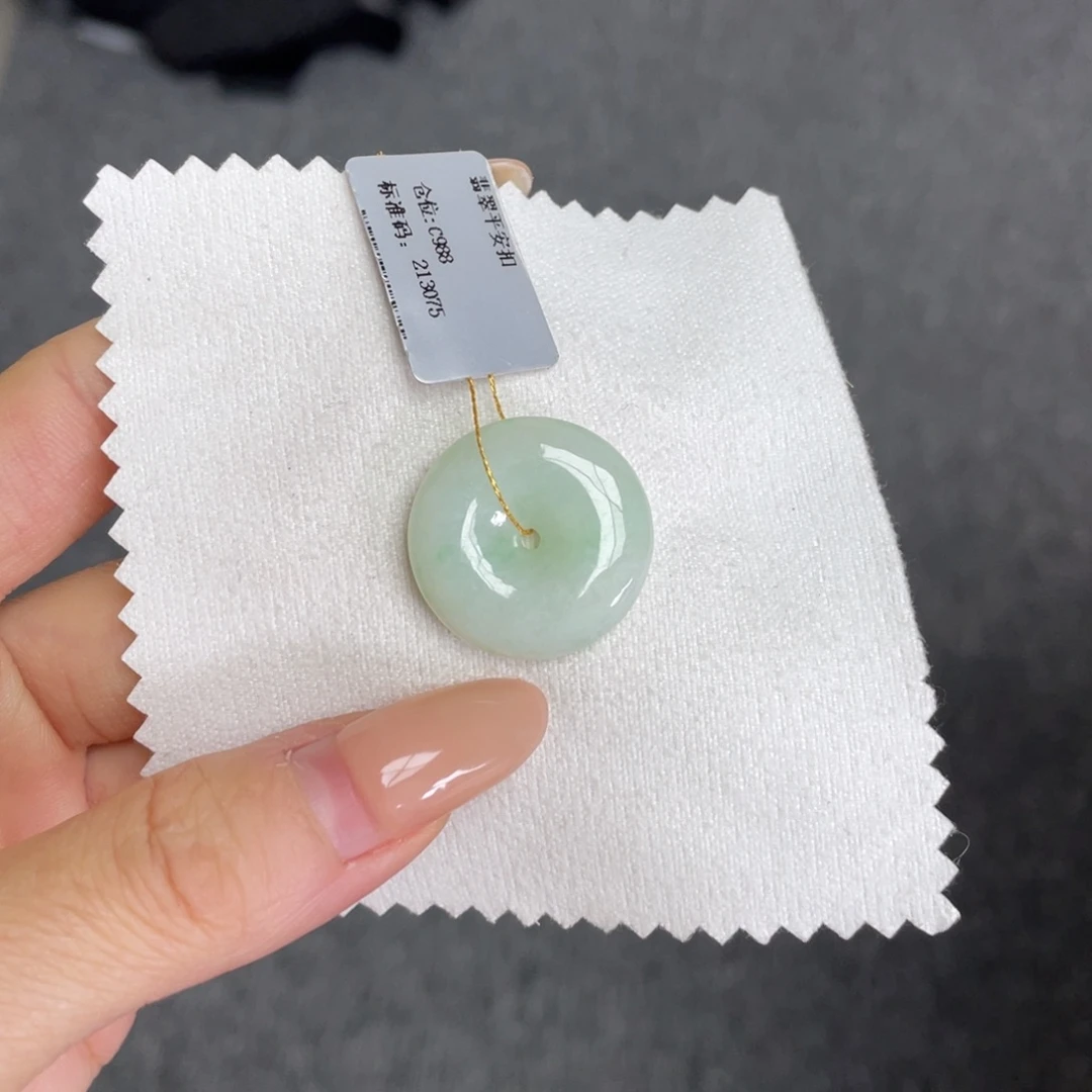 翡翠未镶嵌颈饰平安扣