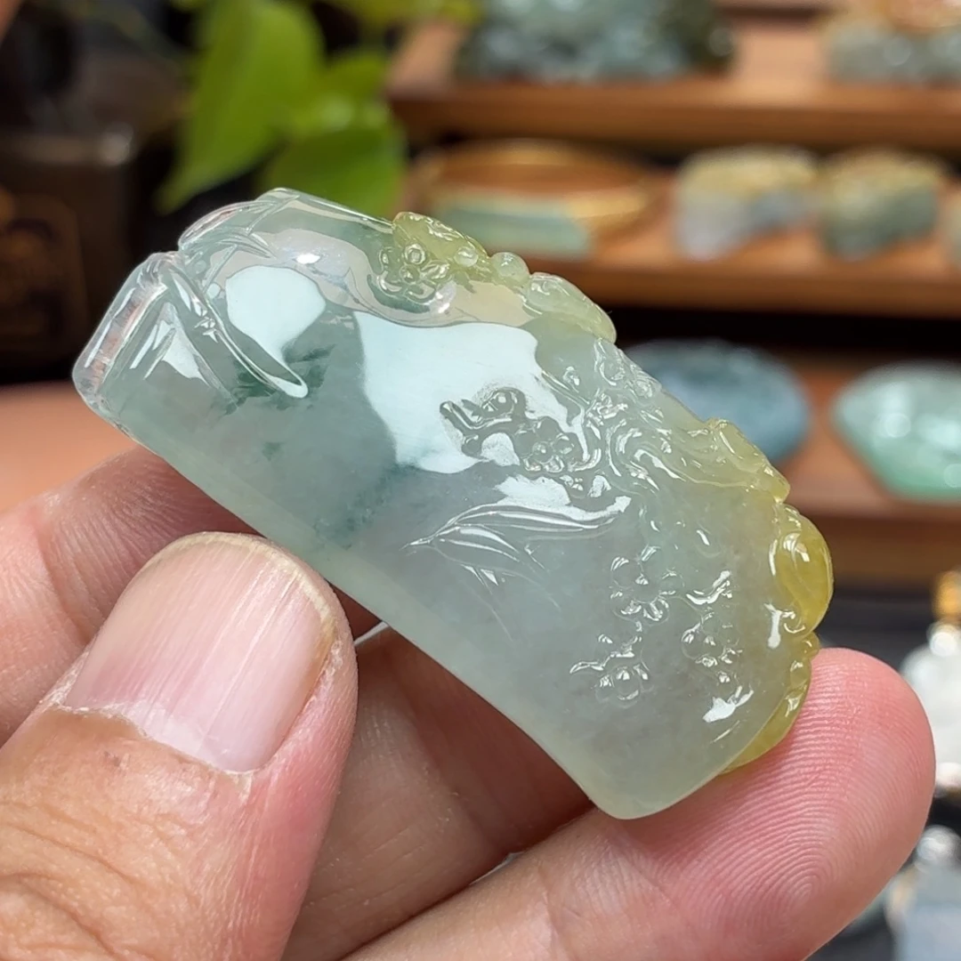 翡翠未镶嵌颈饰挂件