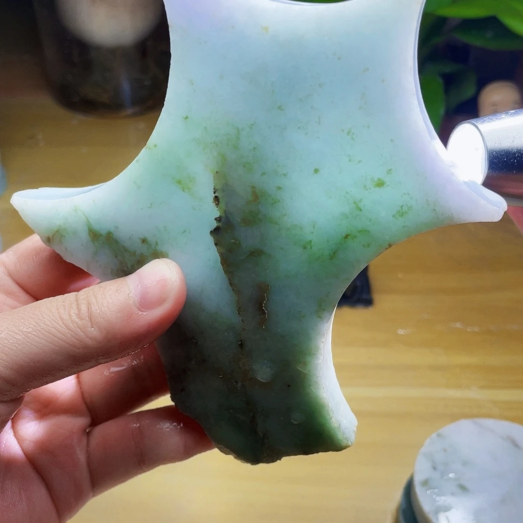 翡翠未镶嵌颈饰毛料16