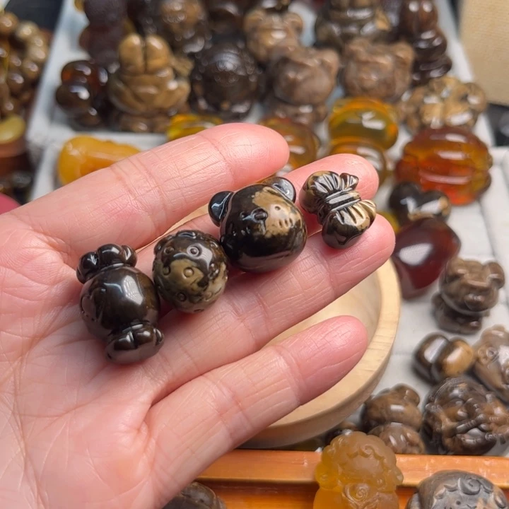 溪***然琥珀未镶嵌颈饰根珀