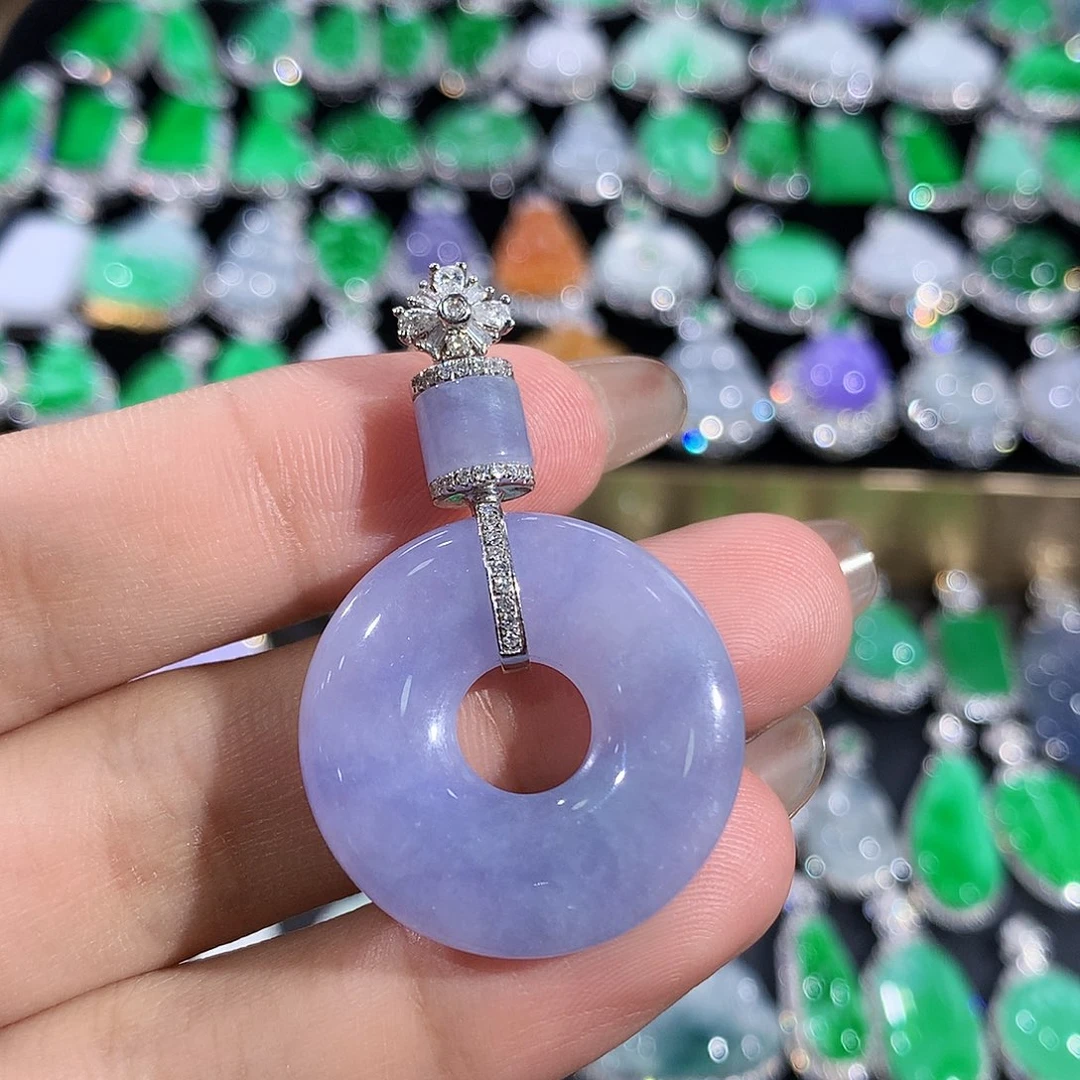 翡翠18K金镶嵌颈饰