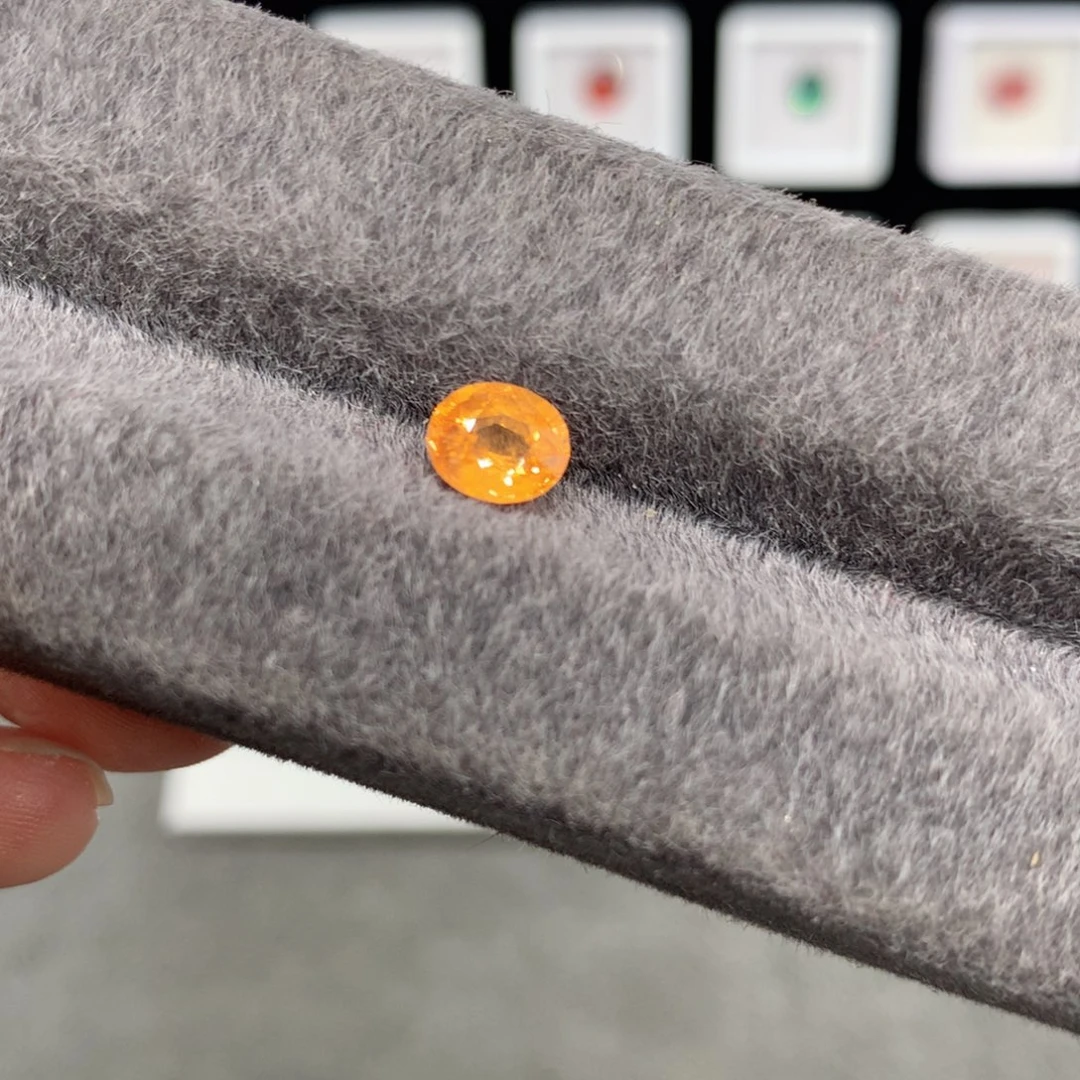 裸石石榴石（芬达石）未镶嵌1.28克拉