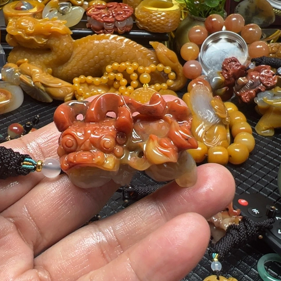石英质玉未镶嵌颈饰