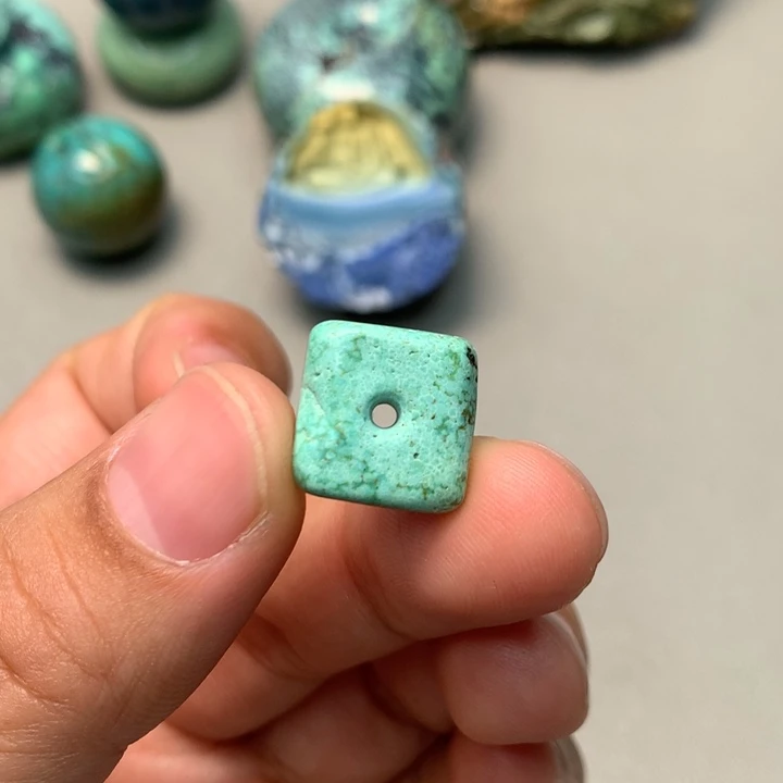 绿松石未镶嵌颈饰