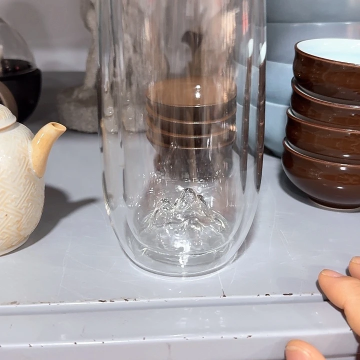 主人杯一个，瓷。。品茗