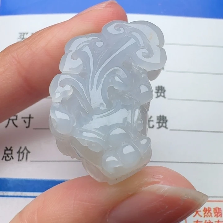 翡翠未镶嵌颈饰貔貅