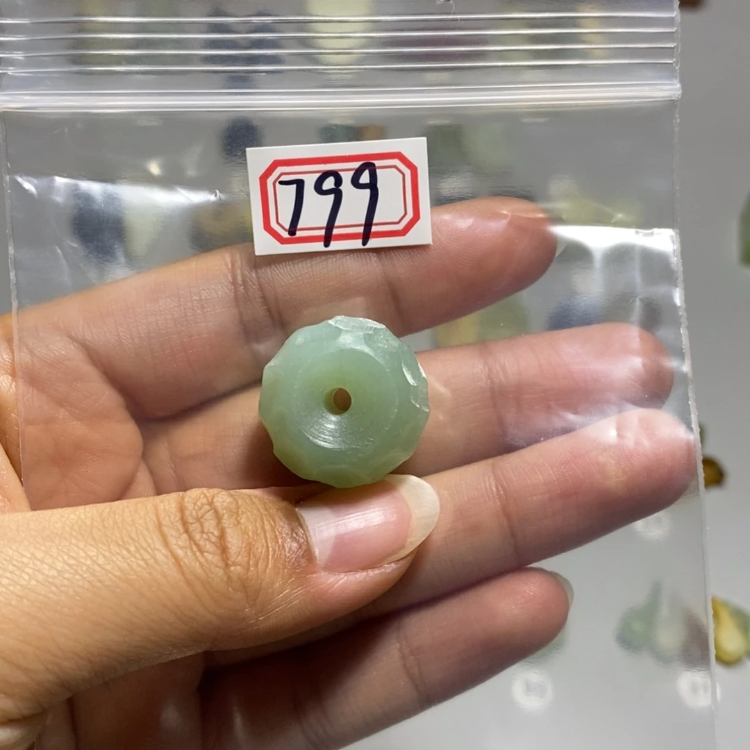 蛇纹石玉颈饰未镶嵌铜*
