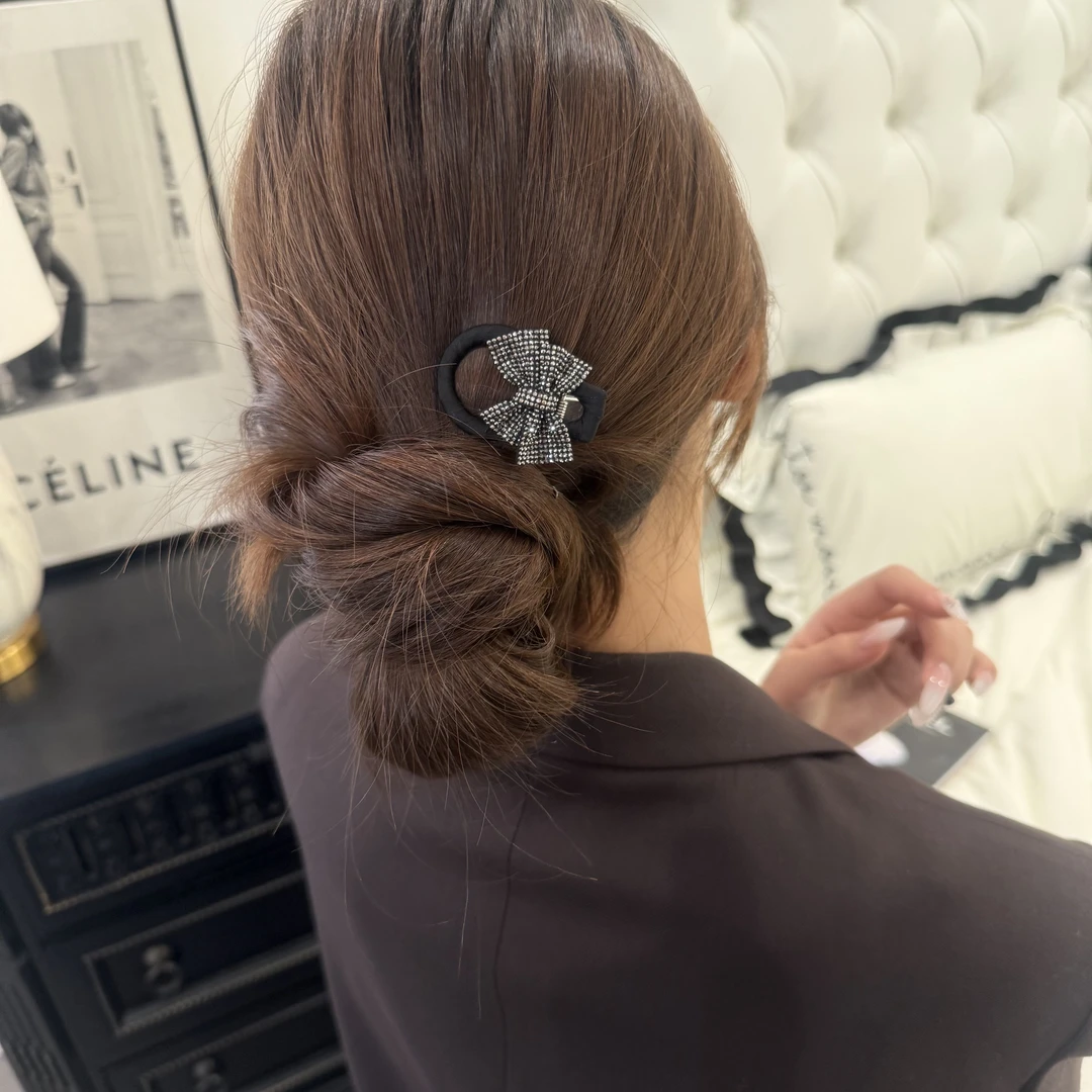 【超纤】新款精致超纤蝴蝶结圆形压夹4734