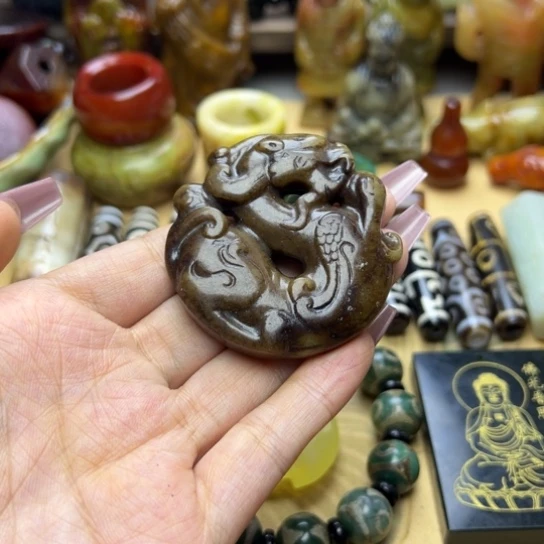 蛇纹石玉未镶嵌颈饰