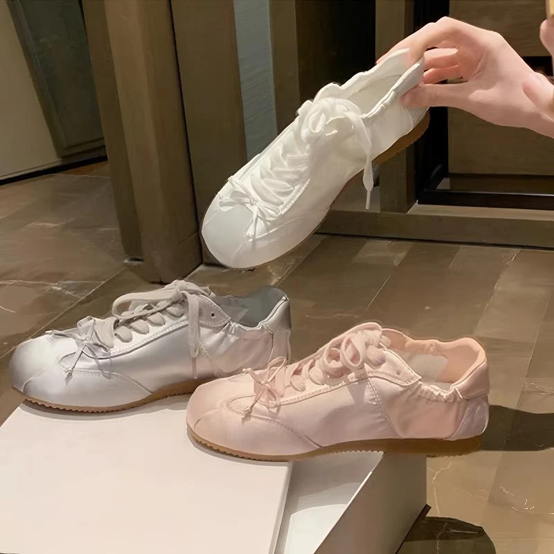 【葡萄妈同款】芭蕾风甜妹圆头缎面运动板鞋蝴蝶结休闲德训鞋女新款