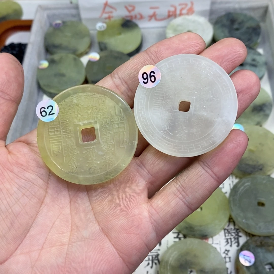 用***6岫玉未镶嵌颈饰岫玉山鬼花钱吊坠