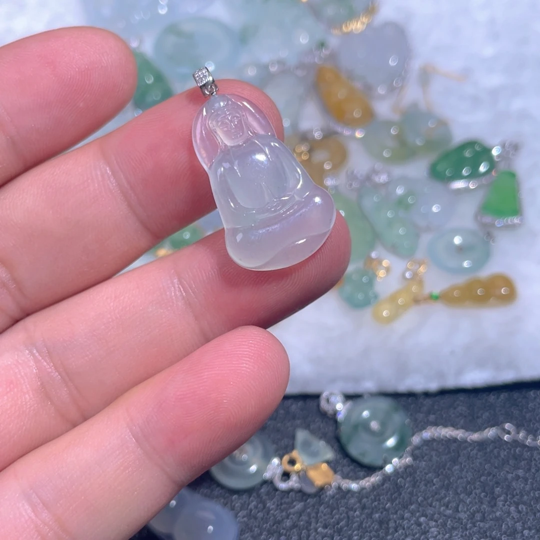 颈饰18K金镶嵌翡翠