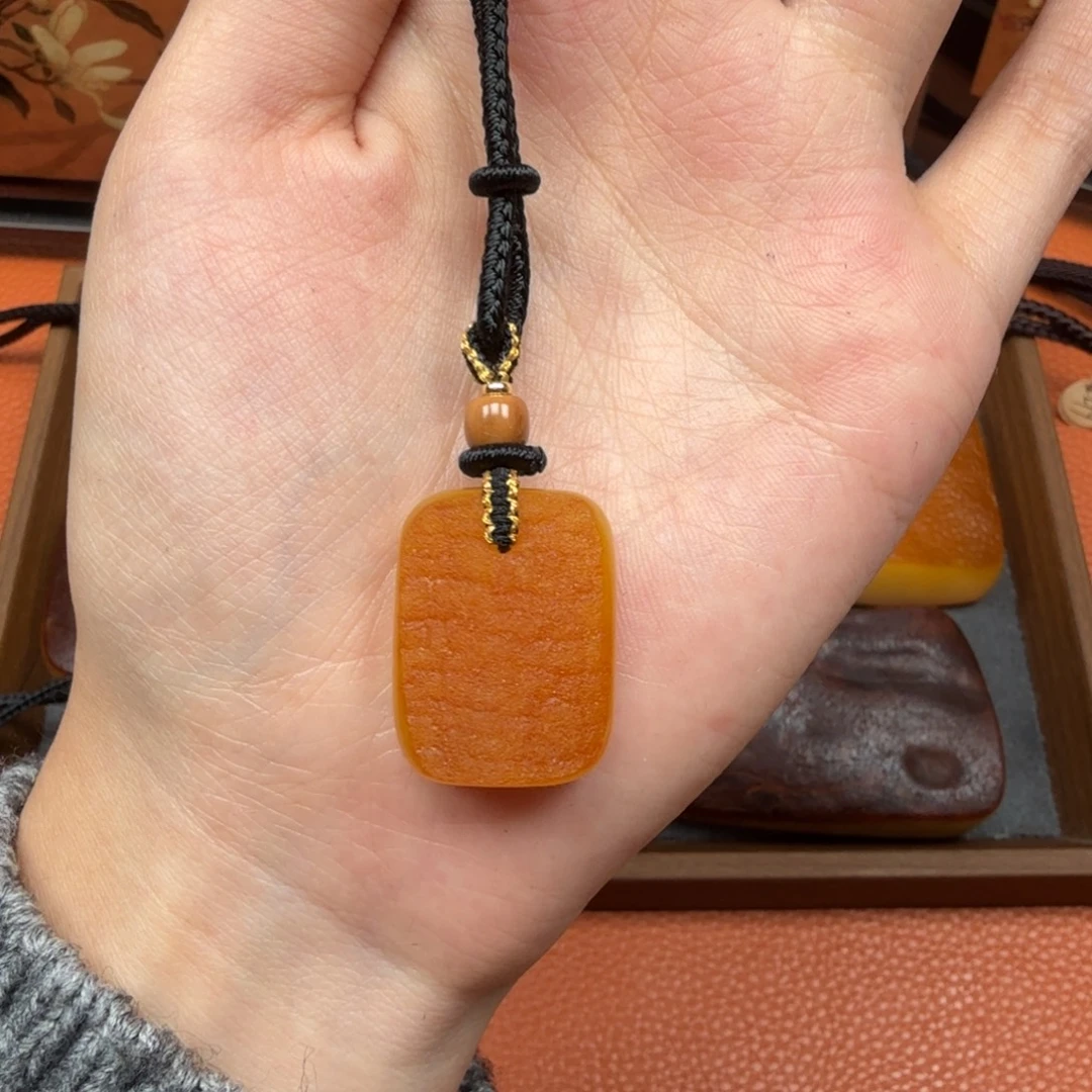 蜜蜡未镶嵌吊坠(赠链)