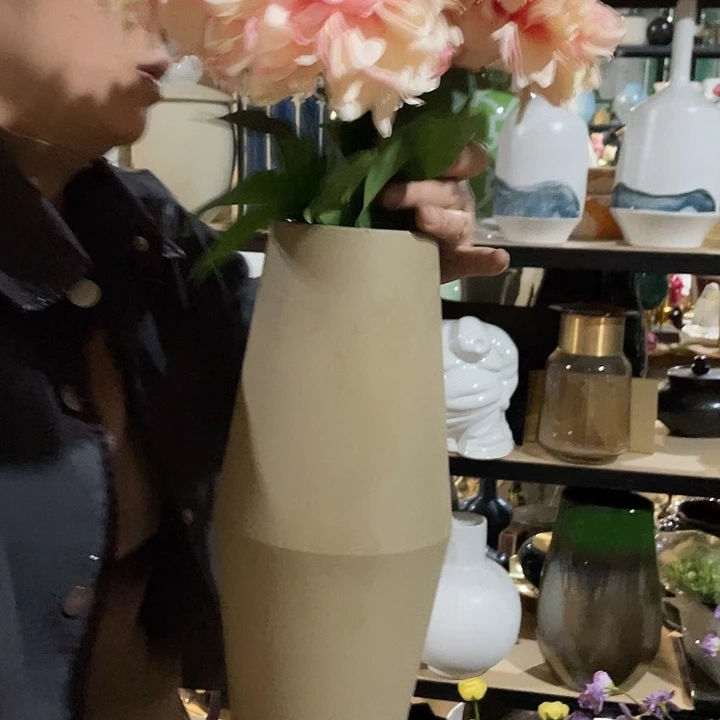 陶瓷花瓶，茶杯茶具。