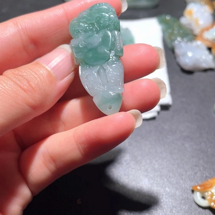 【闪购商品】翡翠颈饰未镶嵌呆*子天然翡翠