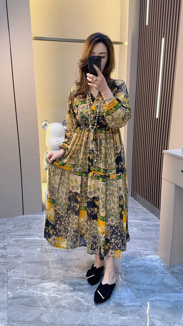 Duo+2025新款夏季V领外出新款连衣裙显瘦单层防晒度假沙滩连衣裙