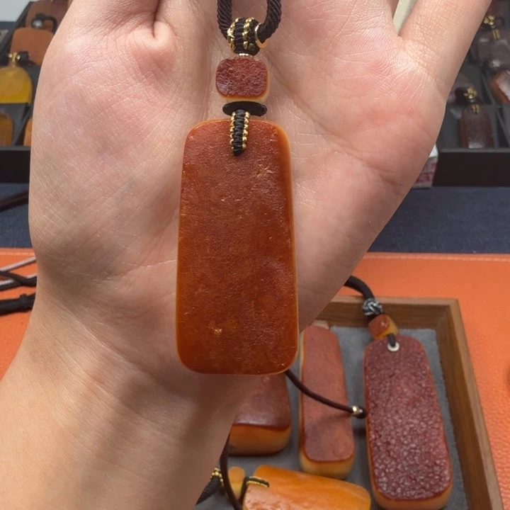 蜜蜡未镶嵌吊坠(赠链)