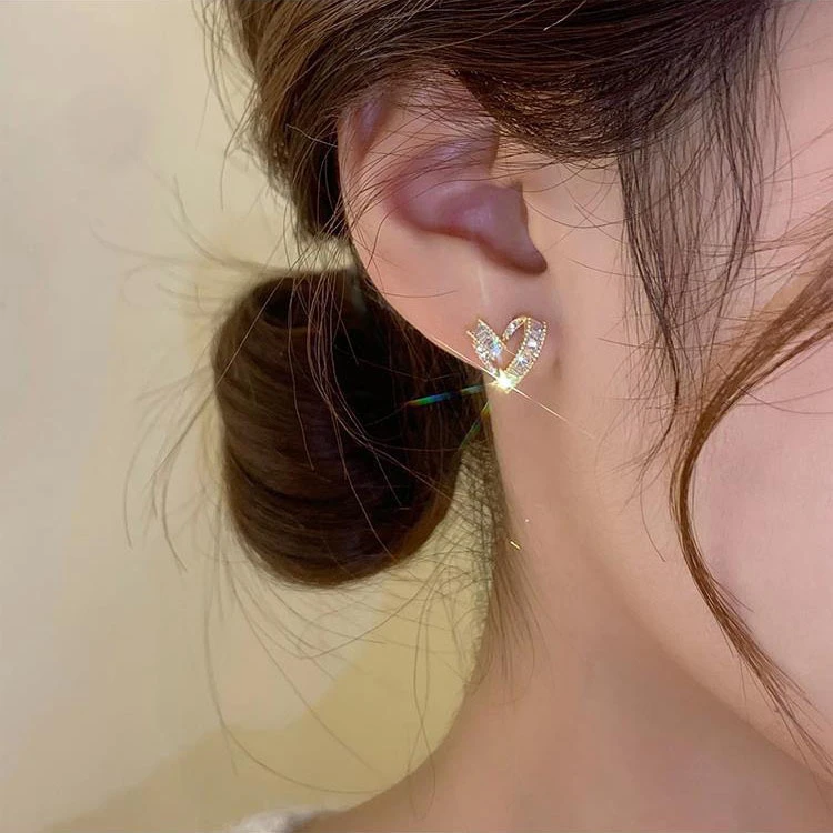 小巧精致爱心耳钉女夏天气质独特小众设计感个性ins高级耳环百搭