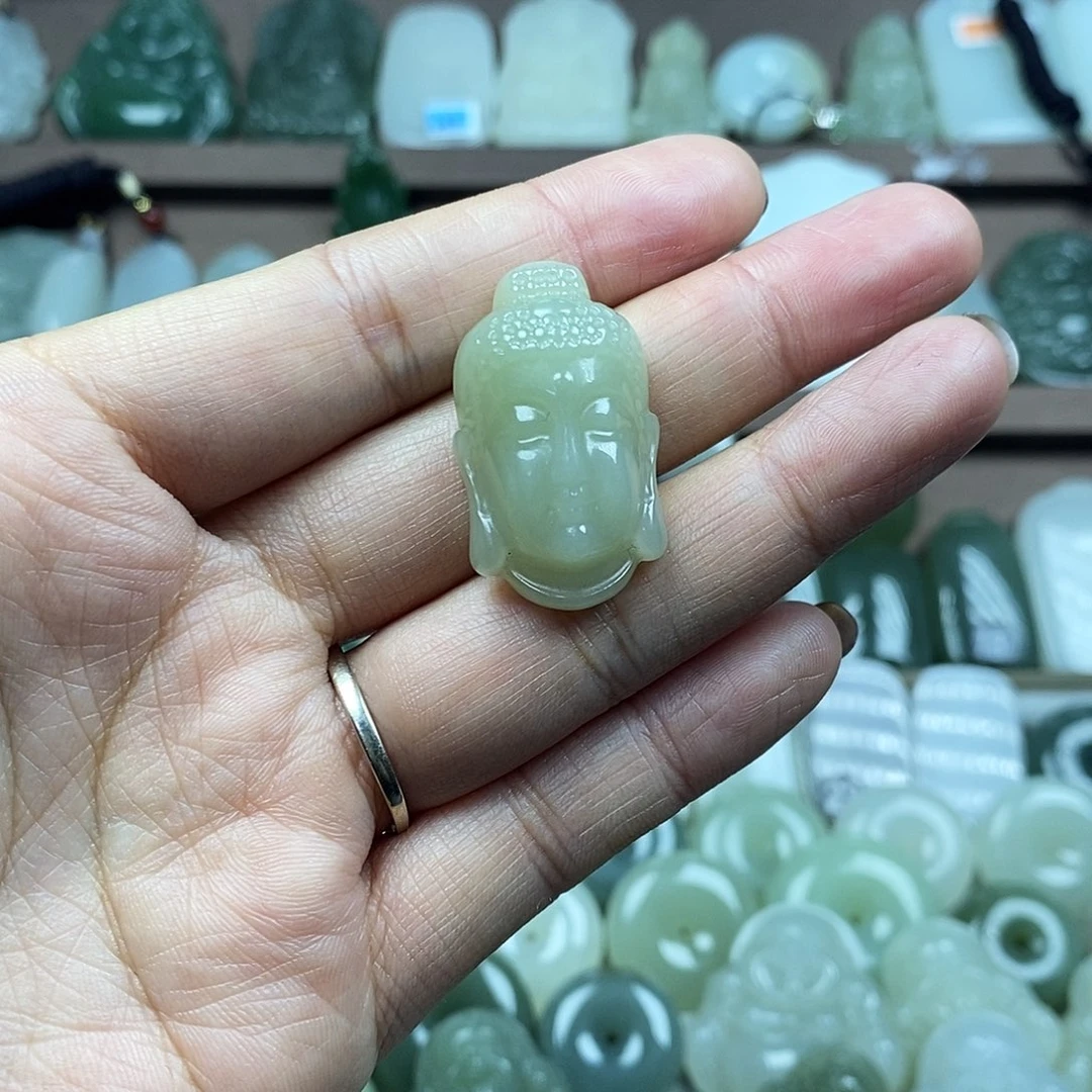 和田玉未镶嵌颈饰佛头