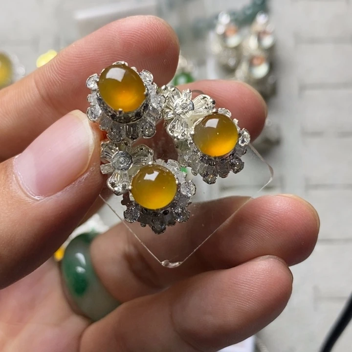 定制翡翠未镶嵌高冰黄7.6mm